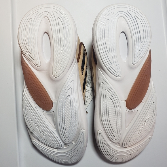 ​adidas Originals OZELIA "Magic Beige/Brown/Gold" Women's Shoe - Picture 4 of 7